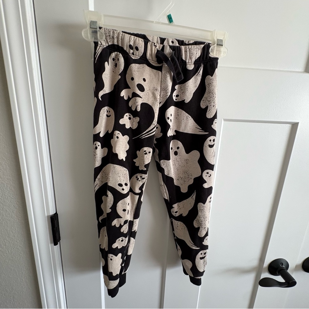 H&M black and white ghost print Halloween joggers. Size 5/6 years. Boo! Holiday